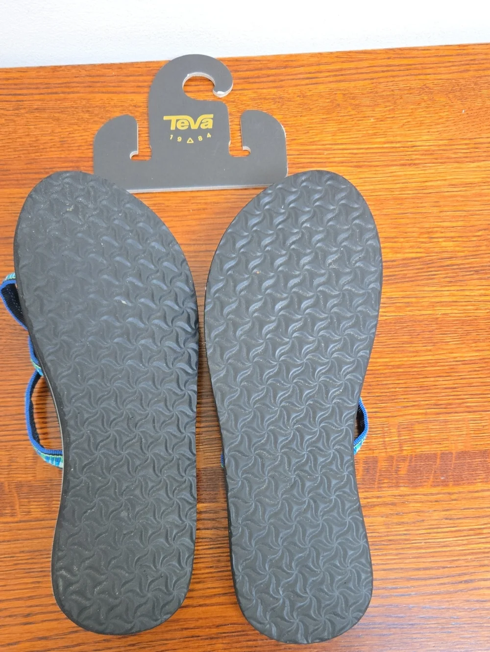 NWT TEVA OLOWAHU "Mush" Sandals with Blue & Teal Patterned Straps - Picture 5 of 9